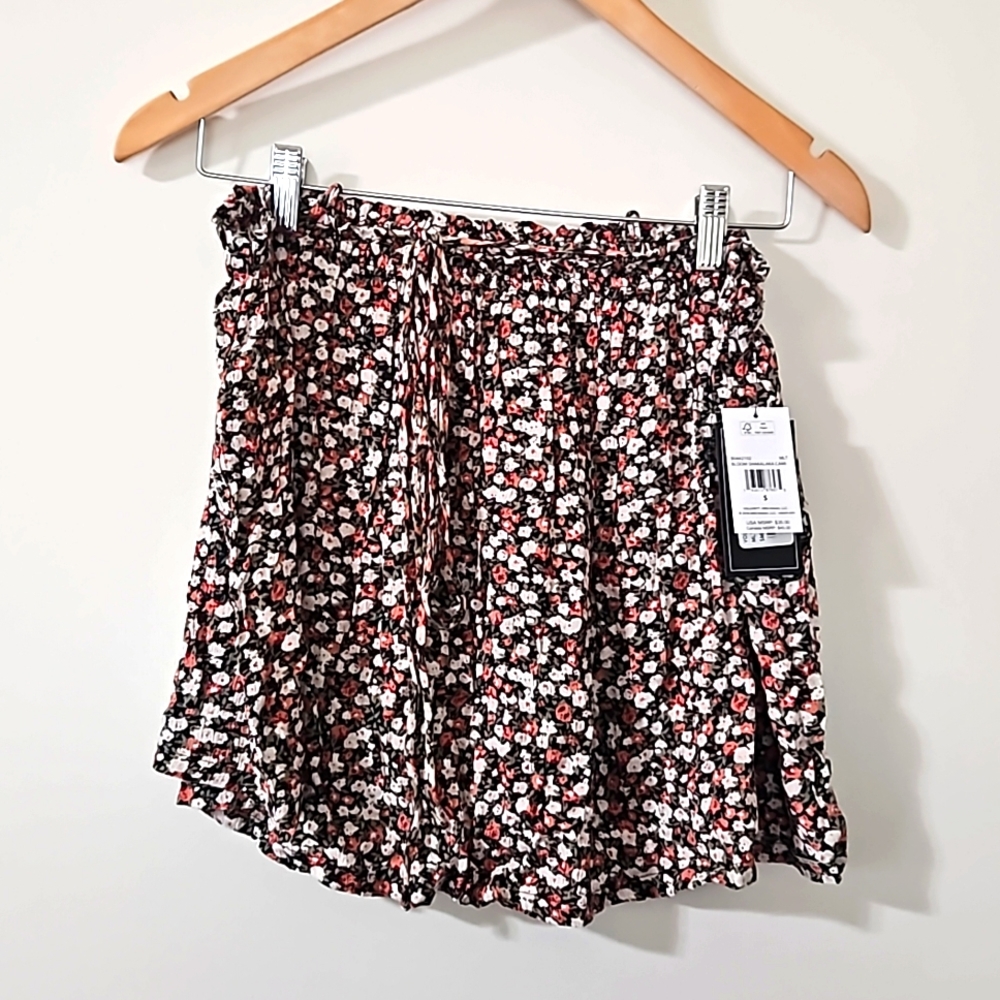 NWT, Volcom floral skirt sz S